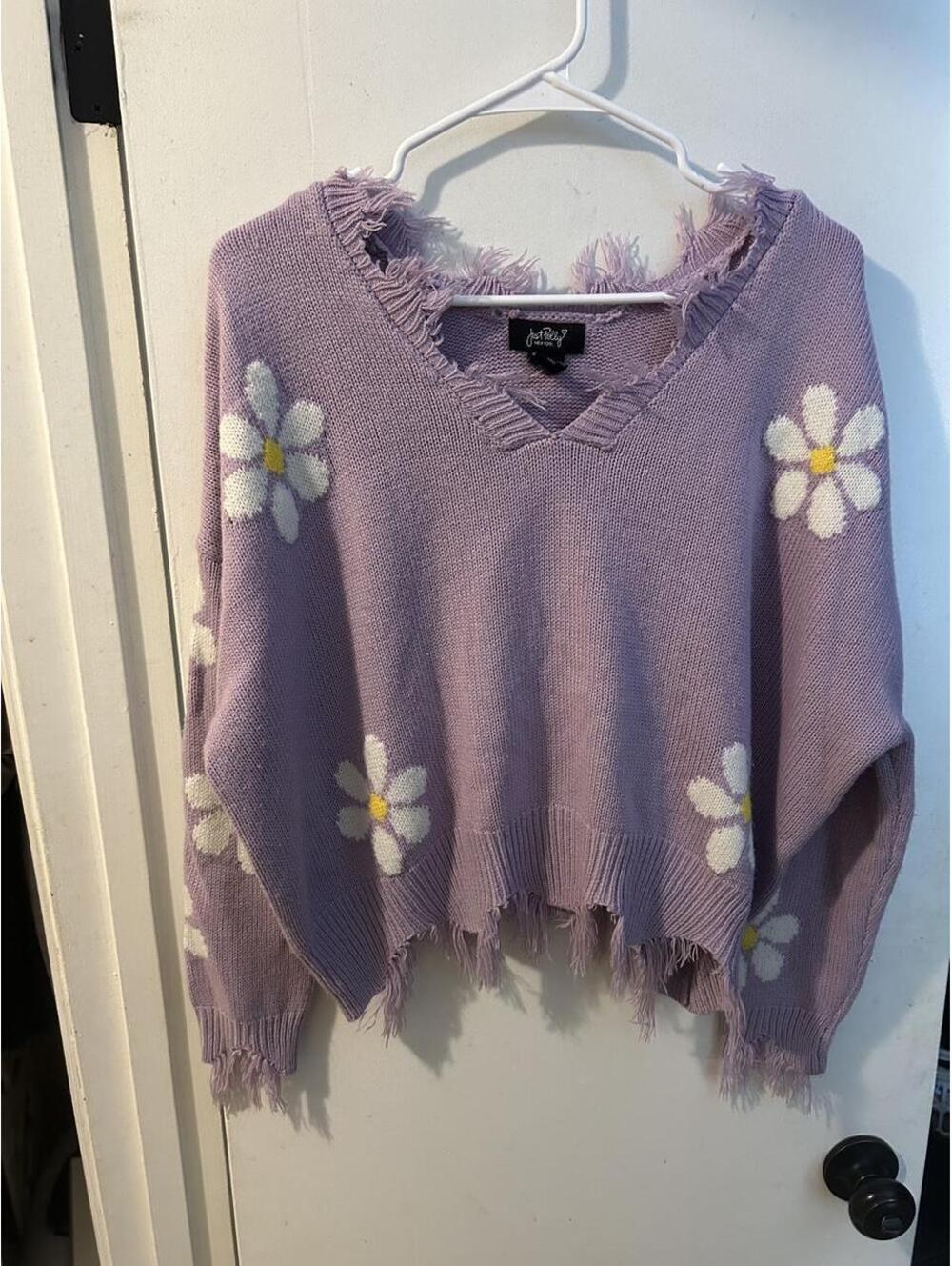 Just Polly New York Purple distressed, cropped sweater with white daisies size L